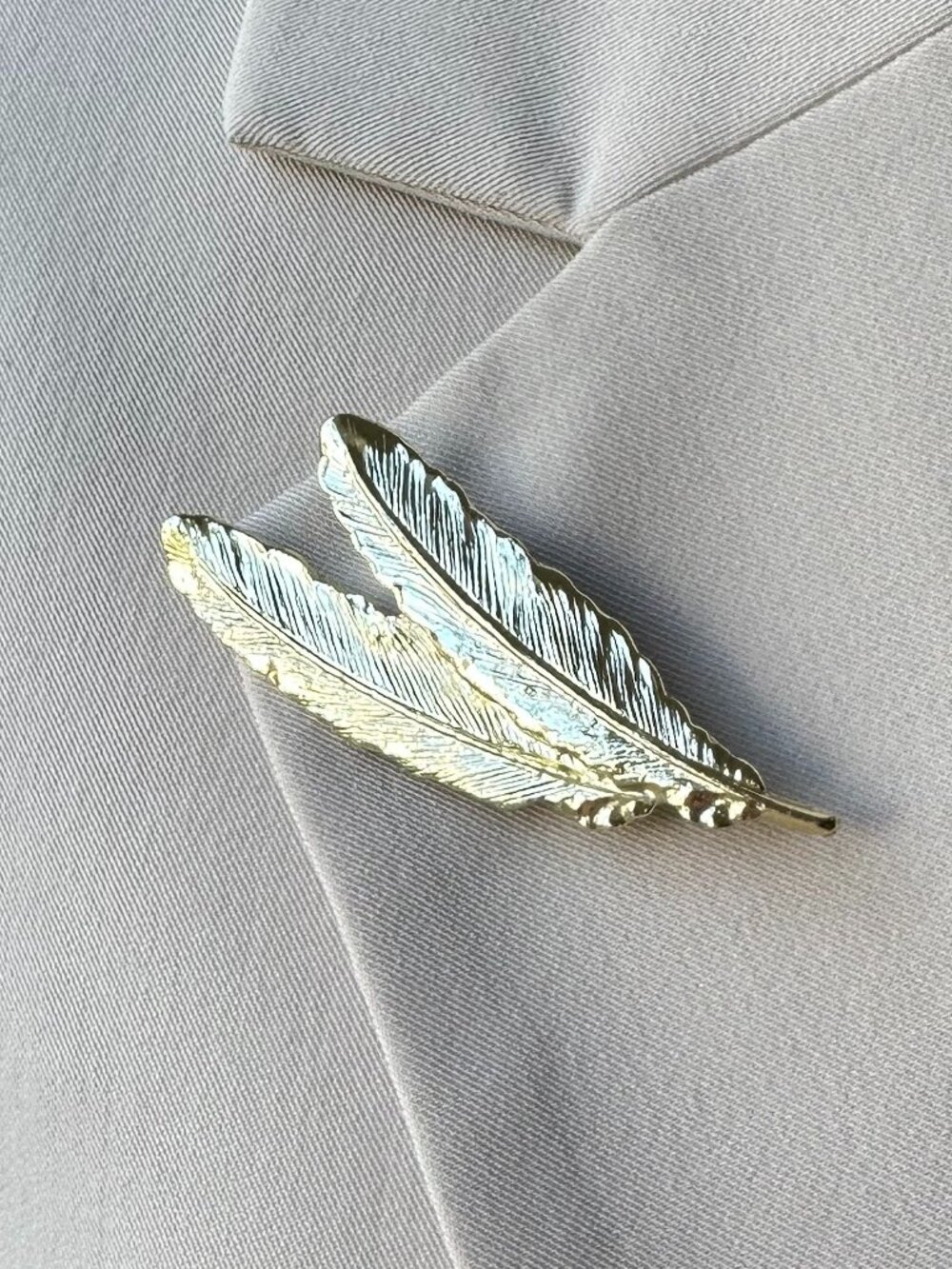 Vintage Gerry’s Signed Gold Tone Double Feather Brooch Pin Statement Jewelry